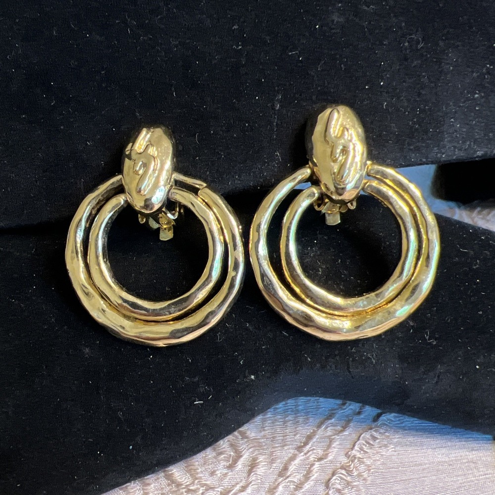 Retro Gold Tone Door Knocker Clip On Earrings